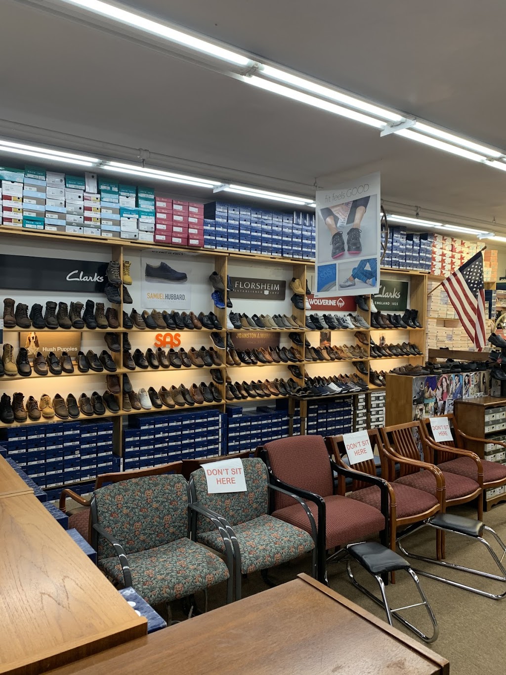 Valentinos Comfort Shoes | 589 Old Country Rd, Plainview, NY 11803 | Phone: (516) 261-9557