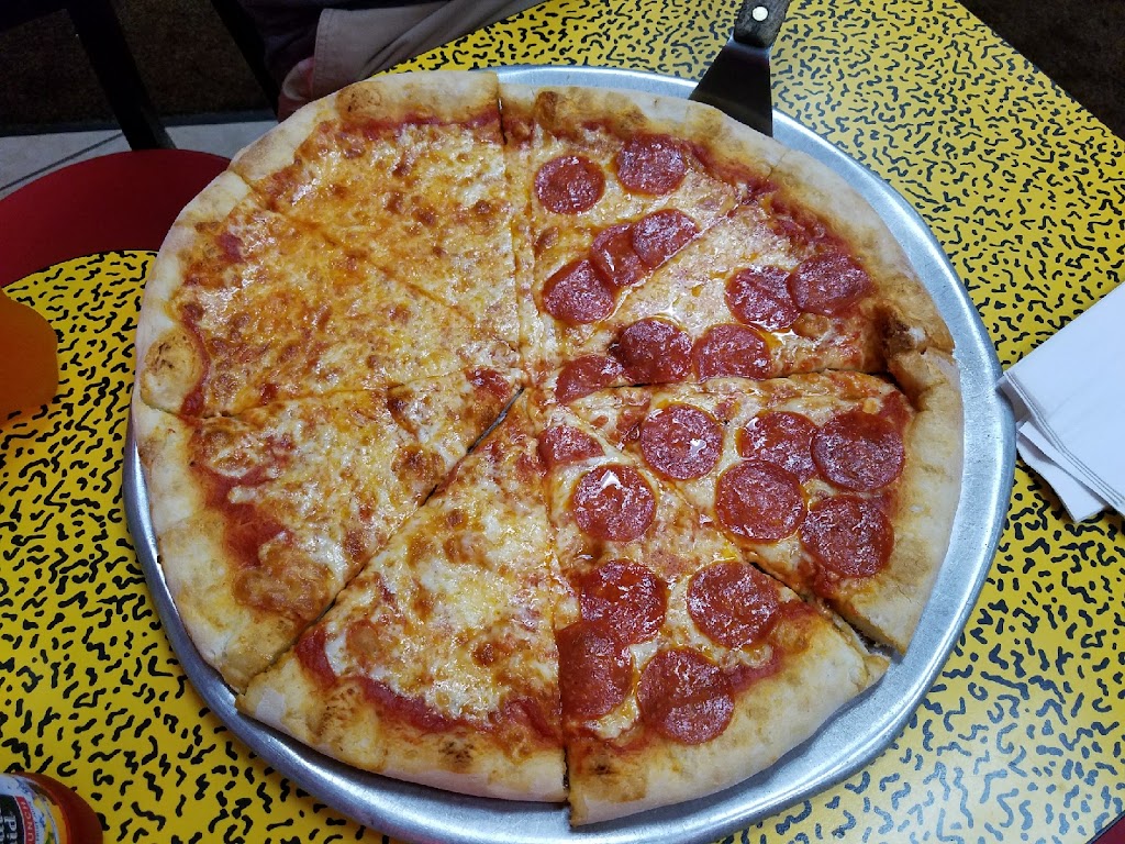 Pats Family Pizzeria | 929 Nassau Rd, Uniondale, NY 11553 | Phone: (516) 640-5129